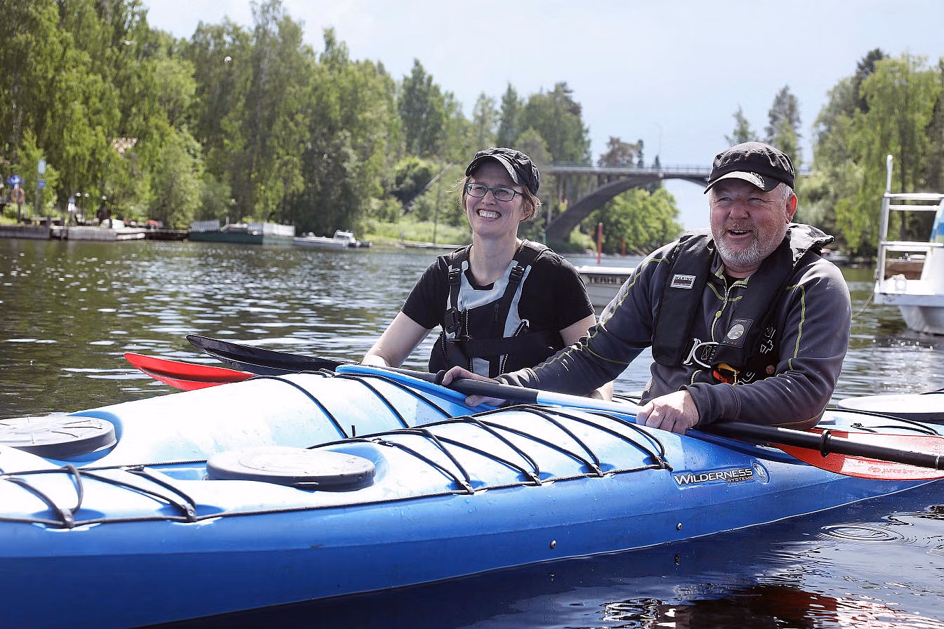 Kayakers in Oravi Harbour